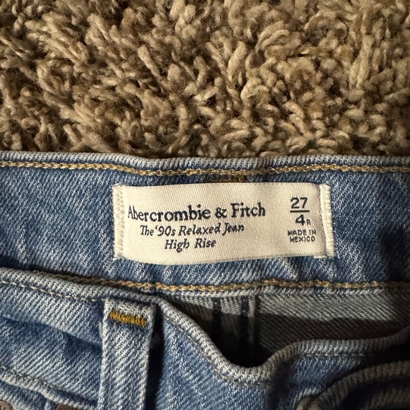 Abercrombie & Fitch High Rise 90s Relaxed Jean Sz 27 Medium Wash Raw Hem - Picture 3 of 7